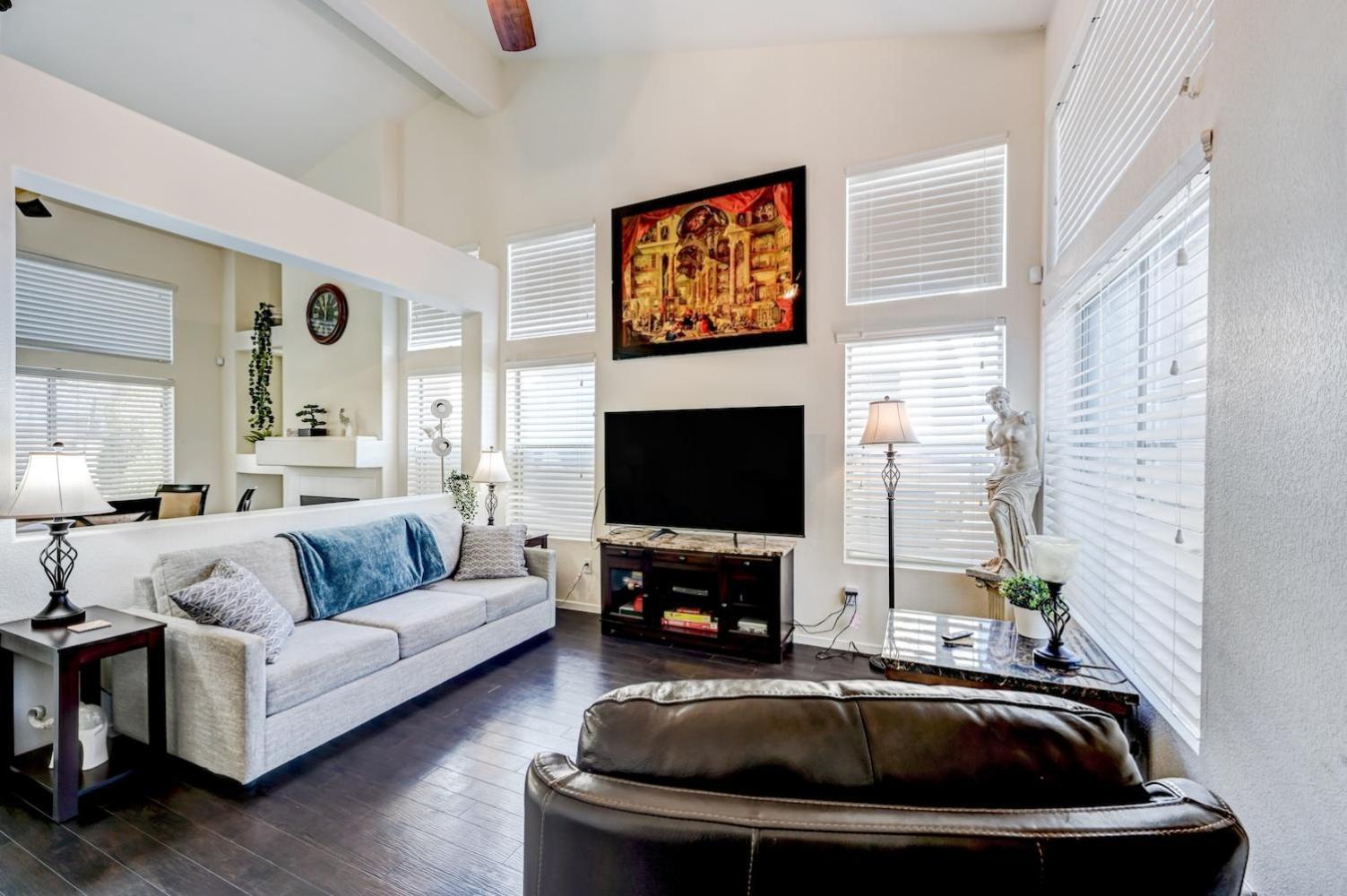 Сasa de vacaciones Chic Vegas Retreat: Near Attractions *