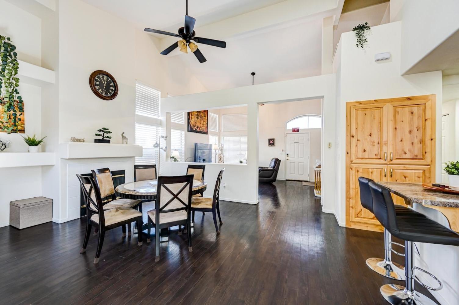 Сasa de vacaciones Chic Vegas Retreat: Near Attractions